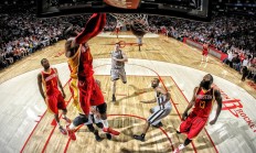 九游娱乐官方网站-哈登爆发与浙江队决胜局，当篮球传奇跨越时空的对话