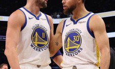 九游娱乐官方-勇士队众将发挥出色全队气势如虹