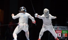 九游体育-选手在击剑比赛中展现了精湛的剑术