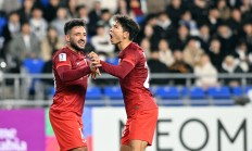 九游体育APP下载-球队在比赛中奋勇争先，比分激烈反复变化