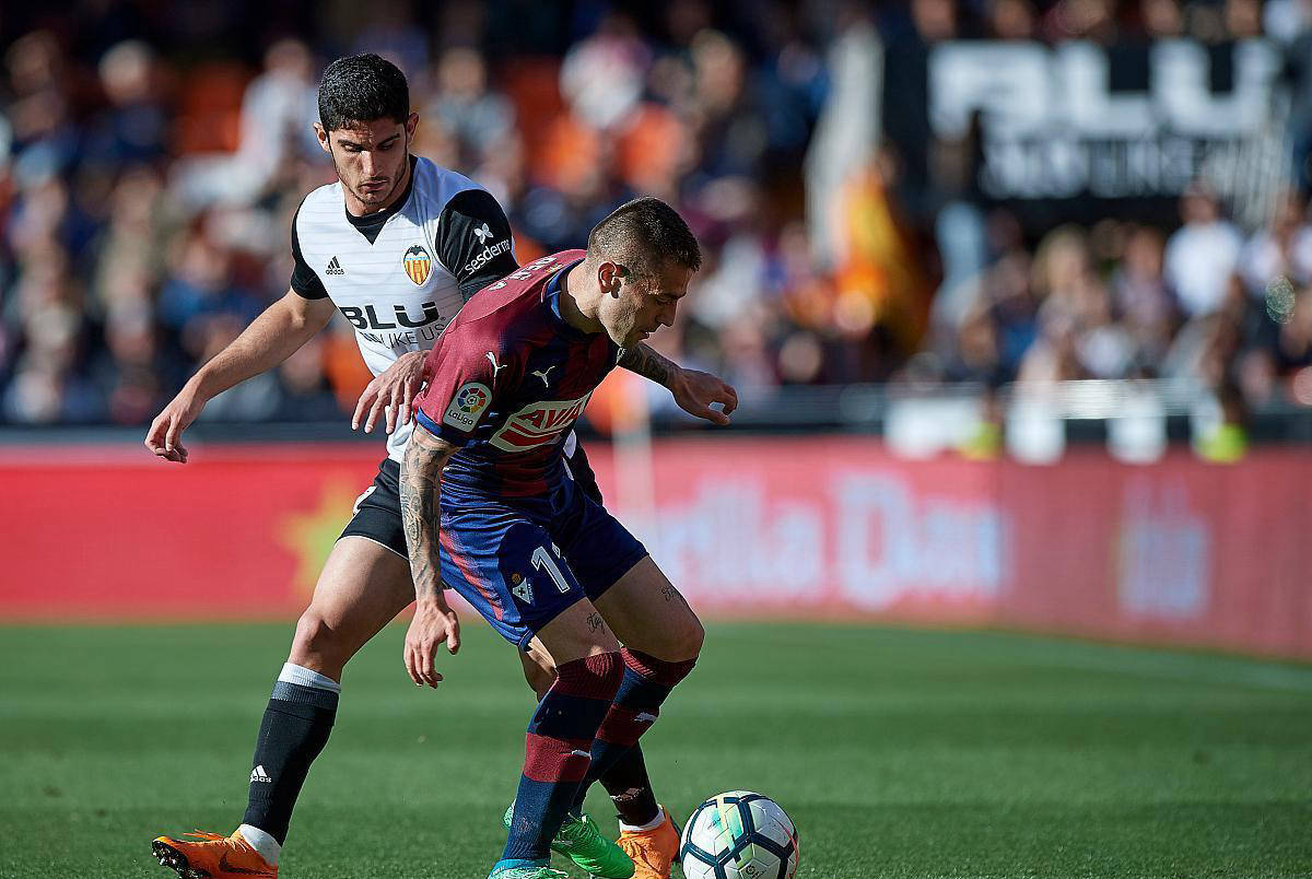 包含巴伦西亚客场止步不前,努力加强进攻的词条 包含巴伦西亚客场止步不前,努力加强进攻的词条