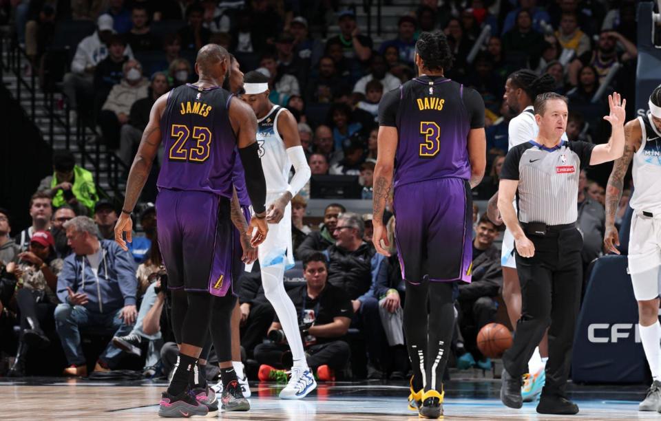 背靠背作战,球队状态不稳定 背靠背作战,球队状态不稳定