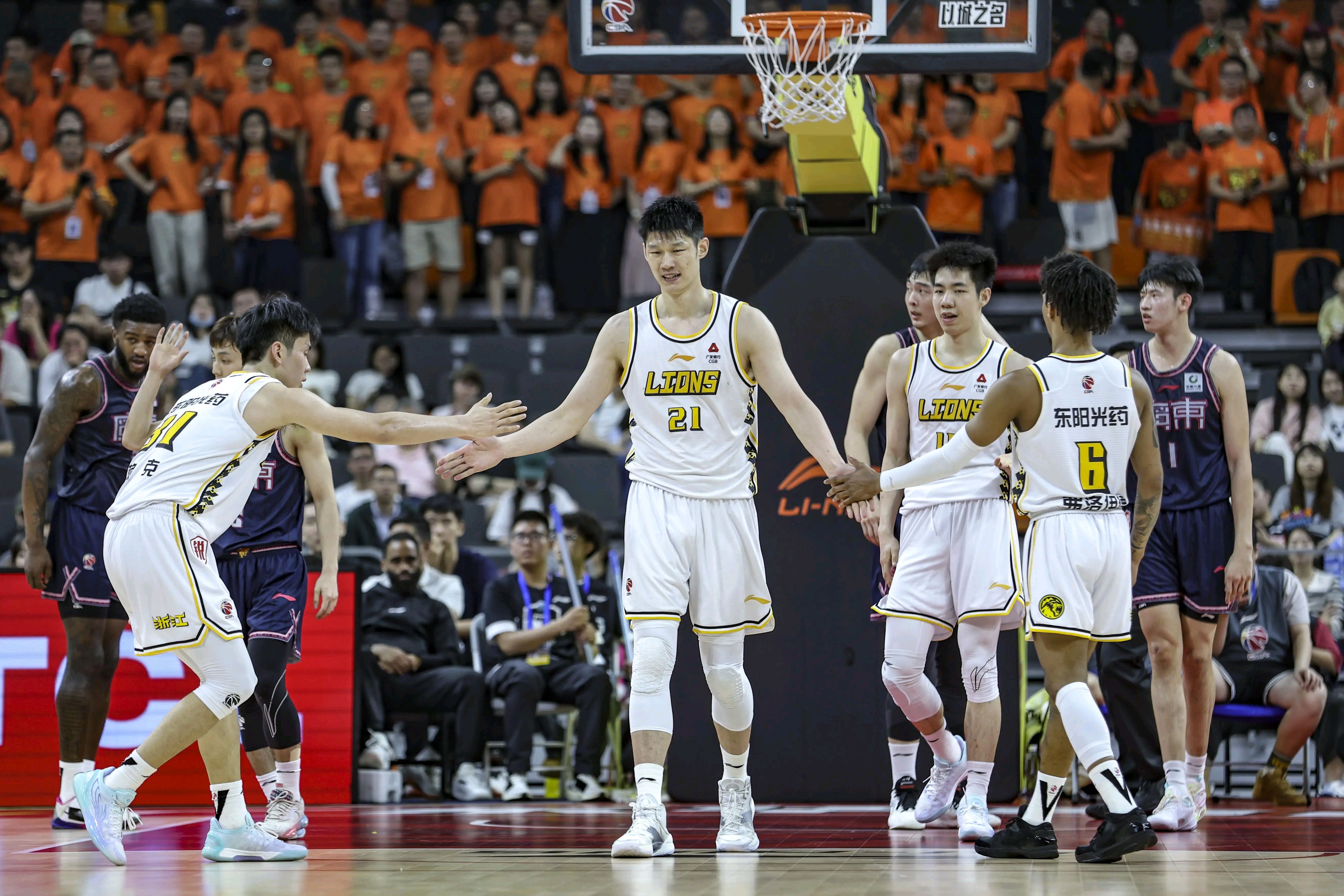 关于广东队积极备战下一场比赛,力争全取三分的信息 关于广东队积极备战下一场比赛,力争全取三分的信息