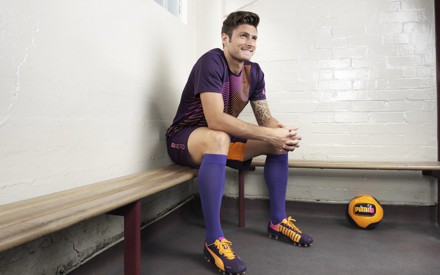 2026世界杯惊魂夜,乌兹别克斯坦掀翻巴西,吉鲁老将神锋力挽狂澜